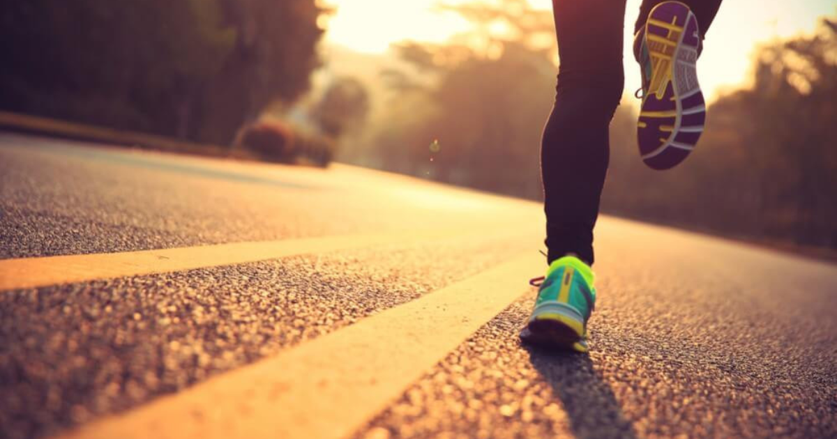 Escolher o Tênis Certo Pode Salvar Seus Joelhos: O Guia Científico para Corrida, Caminhada e Academia